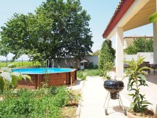 Pretty modern holiday home with pool and views of the vineyards, Domazan Vacation rental in Provence-Alpes-Côte d'Azur