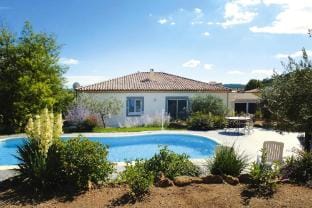 Pretty holiday home with garden and private pool, Gabian Vacation rental in Occitanie