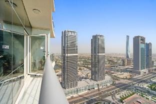 Silkhaus Modern 1BDR near Almas | East Lake Apartment in Dubai