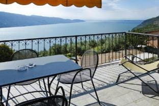 Apartment in Tignale with Lake Garda Views Apartment in Tignale