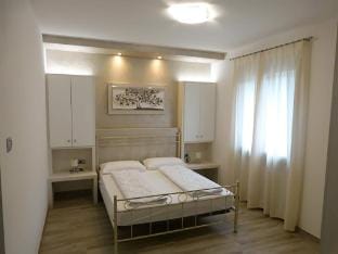 Apartment in Tignale with Lake Garda Views Apartment in Tignale