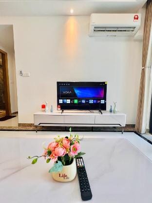 Modern Poolview 2BR at R&F Apartment in Johor Bahru