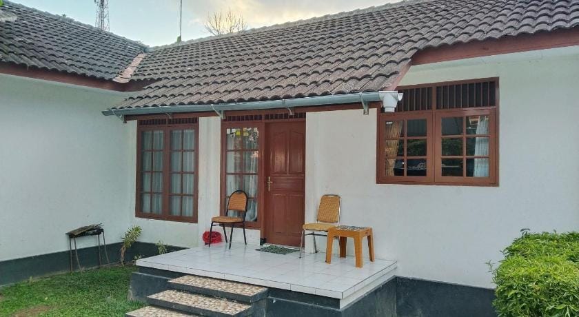 Villa Estria Hotel in Cisarua