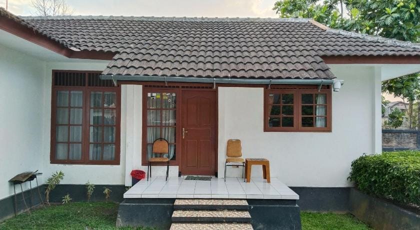 Villa Estria Hotel in Cisarua