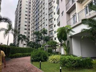 Cozy 1 bedroom condo with balcony@ SM Southmall Apartment in Las Pinas