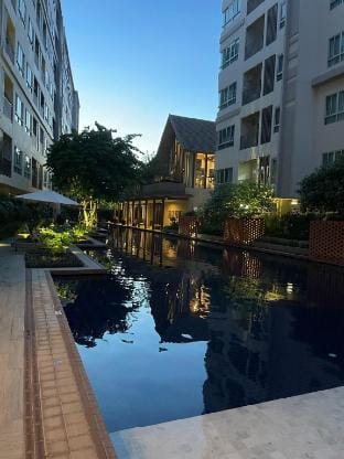 Clean Property Centan Swimming Pool & Gym Safe Accommodation Next to Large Shopping Mall Apartment in Chiang Mai
