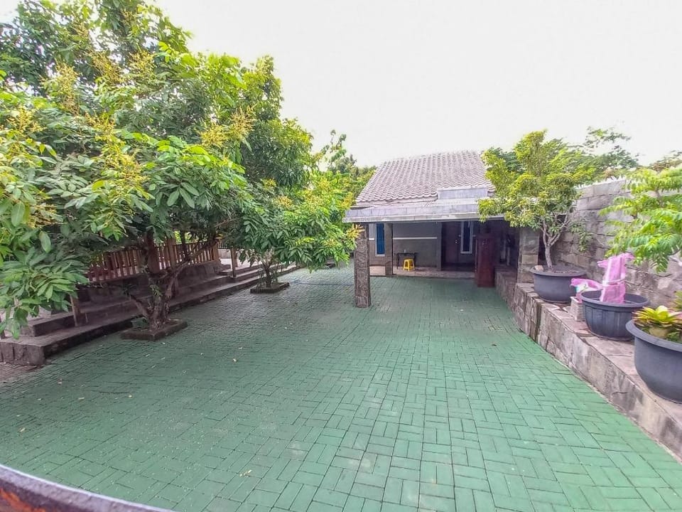 Alif House Syariah Redpartner near Taman Dayu Pandaan Hotel in East Java