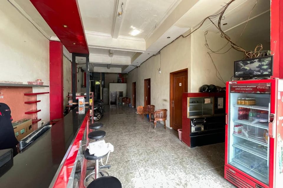 Redisa RedPartner near RS Saiful Anwar Hotel in East Java