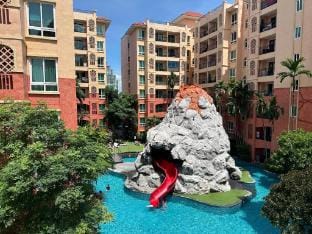 Seven Sea Condo pool access at Pattaya Jomtien Som Apartment in Pattaya City