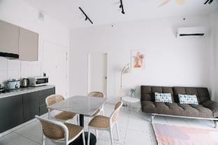 NEW The Sun 3BR 10pax Queensbay Vacation rental in Bayan Lepas