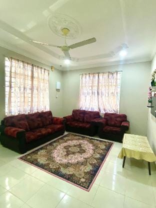 Homestay Banglo Luas Aircon Vacation rental in Malaysia