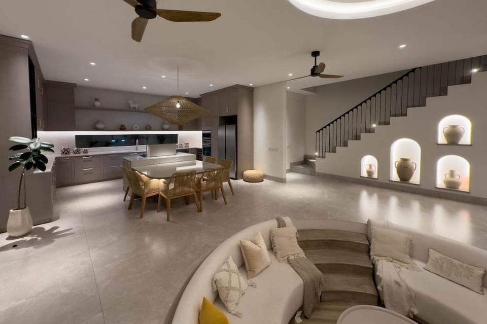 5 Bedrooms Luxury Villa Casa Contenta Canggu Hotel in North Kuta