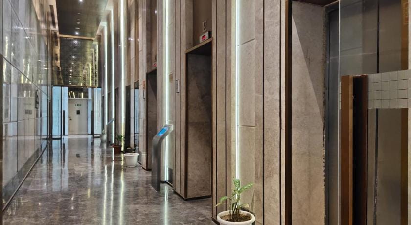 Luxury heights-couple friendly Apartment in Noida