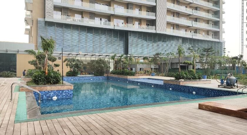 Luxury heights-couple friendly Apartment in Noida