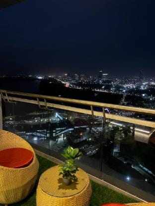 The Grey Stone- City and River View Apartment Apartment in Noida