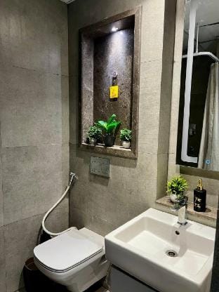 Countryside Luxury Suites - Supernova Noida Apartment in Noida