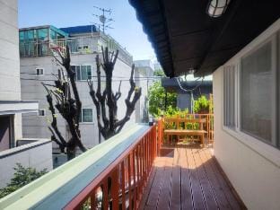 HongdaeAirportExpressyard2f弘大独栋二楼机场地铁直达3分钟步行地铁站 Vacation rental in Seoul
