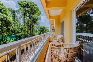 Alaya Stays 1 BHK with  Pool - Veera Marina Apartment in Candolim