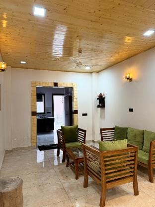 The Ivyview Villa. Barog(Near Kasauli) 4 bedrooms Vacation rental in Himachal Pradesh