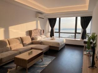 R&F Studio Seaview【8mins WalkCiq】No Parking Apartment in Johor Bahru