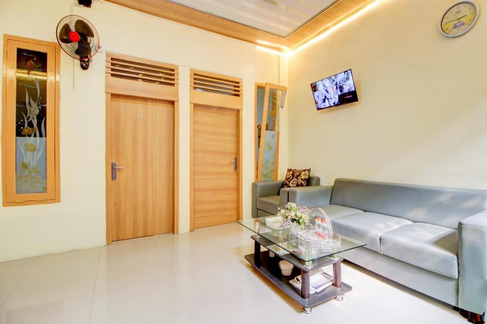 Hotel O Alun-Alun Purwokerto Near Gor Satria Purwokerto Formerly Guest House Blessing Hotel in Indonesia