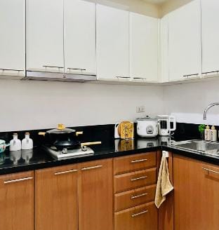 Welcome to Gavin’s Crib Apartment in Makati