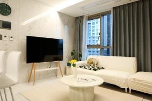 [Gangnam] Fully furnished house with two rooms Apartment in Seoul