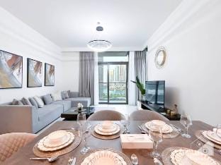 Stunning Burj Crown 2bedroom with Balcony & View Vacation rental in Dubai