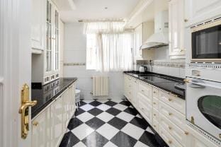 PUSHE Granada Plaza Menorca Art & Tradition Apartment in Granada