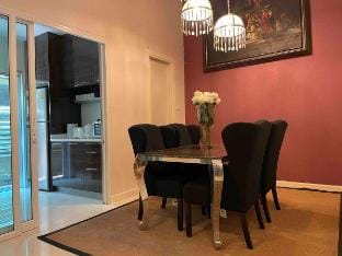 3BR (200sqm.) + guest pool and close to BTS/MRT! Vacation rental in Bangkok