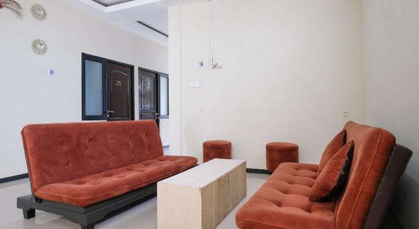 RedDoorz near Malang Creative Center Hotel in East Java