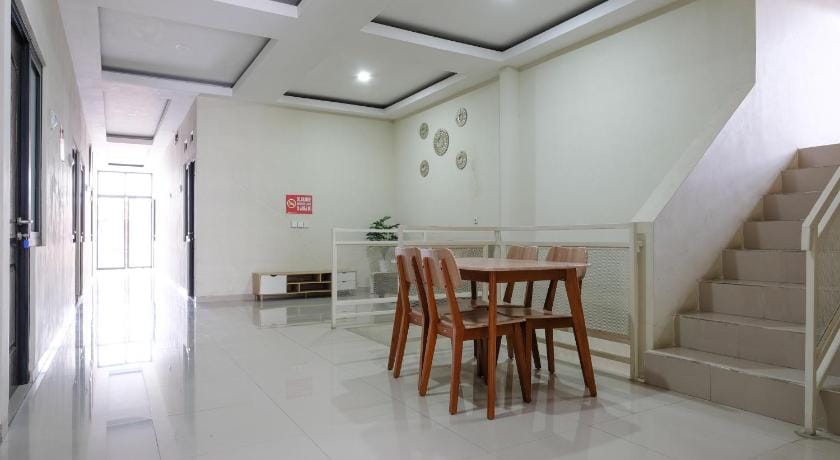 RedDoorz near Malang Creative Center Hotel in East Java
