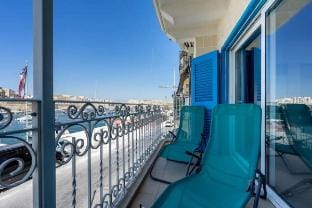 Modern apt Kalkara seafront! Apartment in Malta