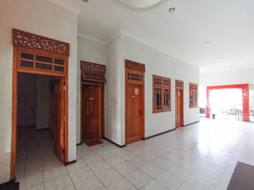 RedDoorz @ Ciliwung Guest House Syariah Hotel in East Java
