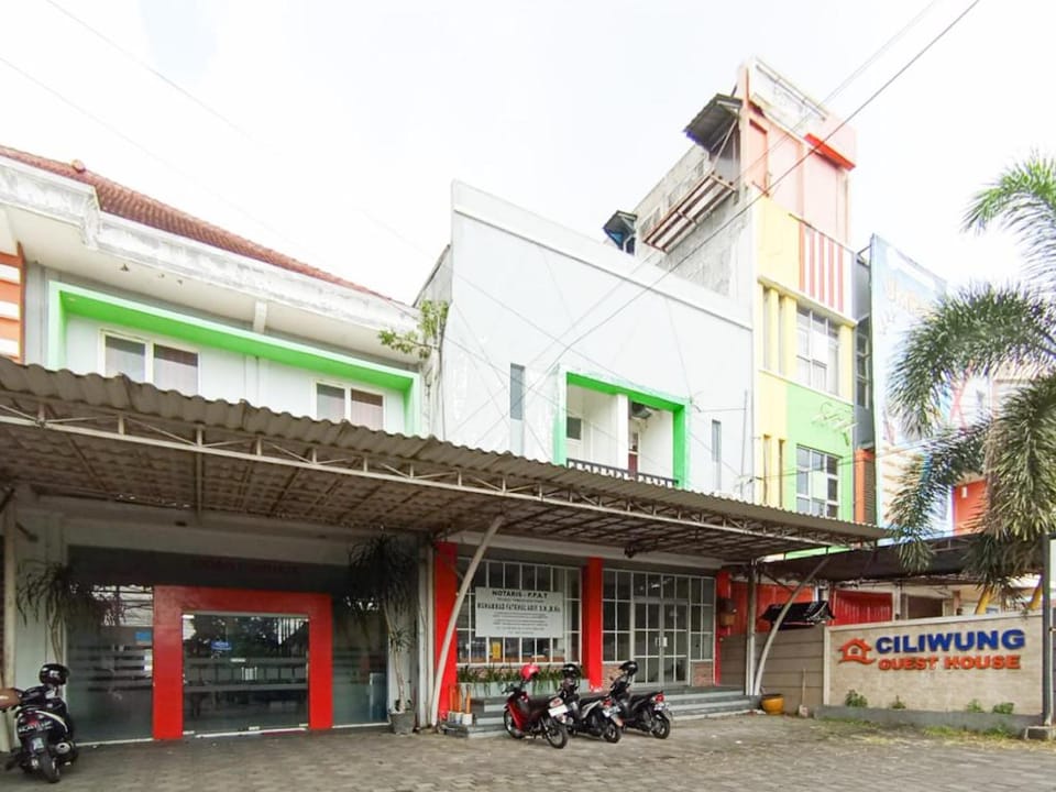 RedDoorz @ Ciliwung Guest House Syariah Hotel in East Java