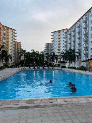 Staycation by Estelle Apartment in Las Pinas