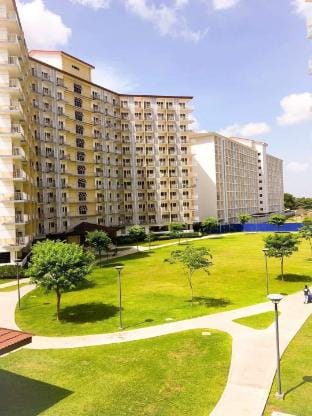 Staycation by Estelle Apartment in Las Pinas