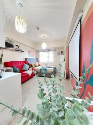 CozyCrib 100"HomeCinema Netflix Free Parking Apartment in Tagaytay