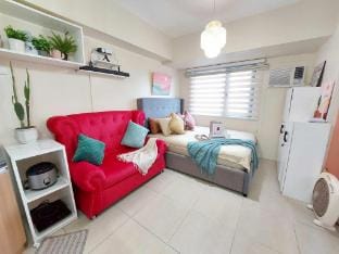 CozyCrib 100"HomeCinema Netflix Free Parking Apartment in Tagaytay