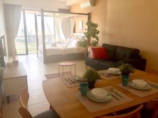2BR Netflix Seaview Sunrise Balcony Family Cozy Hs Apartment in Tanjung Bungah