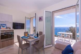 Serena 1 Amazing Sea View Apartment in Liguria