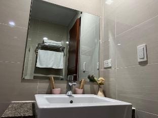 One Uptown : Double Delight Apartment in Manila City