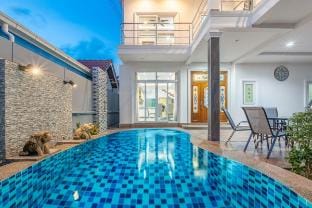 市中心sunflower向日葵高端5卧泳池别墅 Villa in Pattaya City