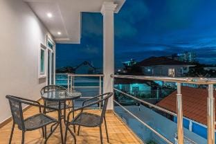 市中心sunflower向日葵高端5卧泳池别墅 Villa in Pattaya City