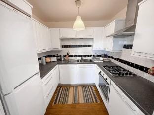 Near Tram! Edinburgh City Centre 2 Rooms + Parking Apartment in Edinburgh