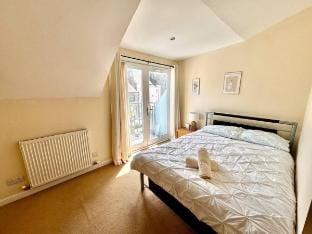 Near Tram! Edinburgh City Centre 2 Rooms + Parking Apartment in Edinburgh