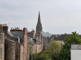 Near Tram! Edinburgh City Centre 2 Rooms + Parking Apartment in Edinburgh