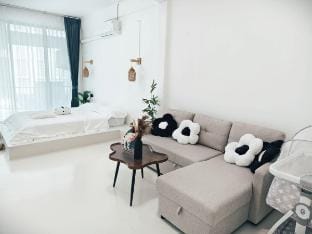 Central Park/bts&mrt silom walk 2mins/5rooms5beds Vacation rental in Bangkok