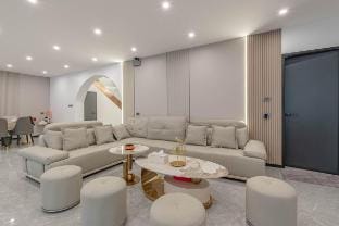 TML-豪华大别墅6房8卫（独立泳池、KTV、桑拿房、健身区) Villa in Pattaya City