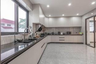 TML-豪华大别墅6房8卫（独立泳池、KTV、桑拿房、健身区) Villa in Pattaya City
